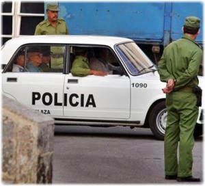 policias-cubanos-detienen-a-opositores